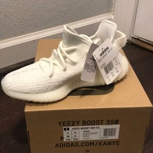 Yeezy Boost 350 triple white never-worn